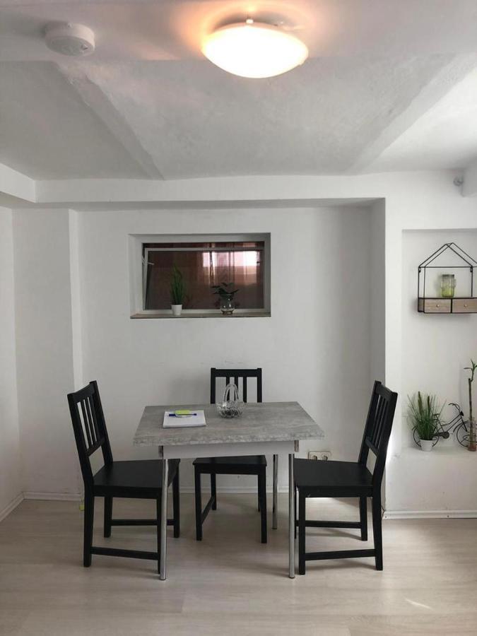 Bescheidene Untergeschoss Wohnung In Guter Lage. Cologne Exterior photo