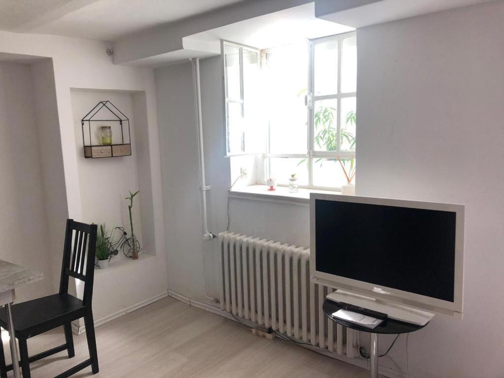 Bescheidene Untergeschoss Wohnung In Guter Lage. Cologne Exterior photo